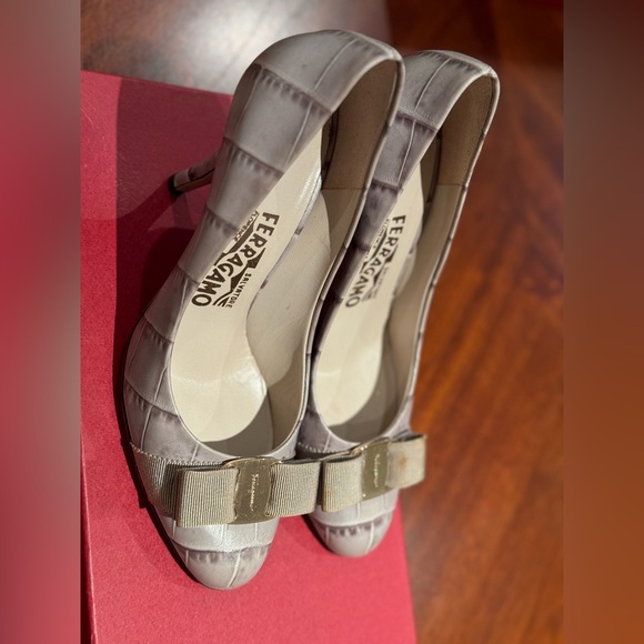 Authentic Salvatore Ferragamo pumps sz 6.5 - Picture 5 of 8